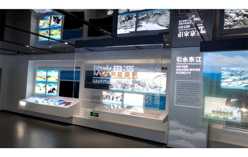 55寸OLED透明屏吊装案例展示